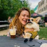 за чашкой кофе